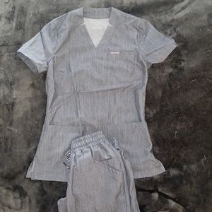 Jaanuu Scrub Set